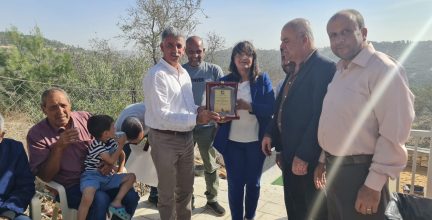 بقيادة نسوية وشبابية..تام تفتتح أول حديقة عامة للأطفال في قرية ام صفا